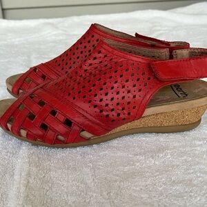 Earth Women's Vibrant Red Wedge Sandals